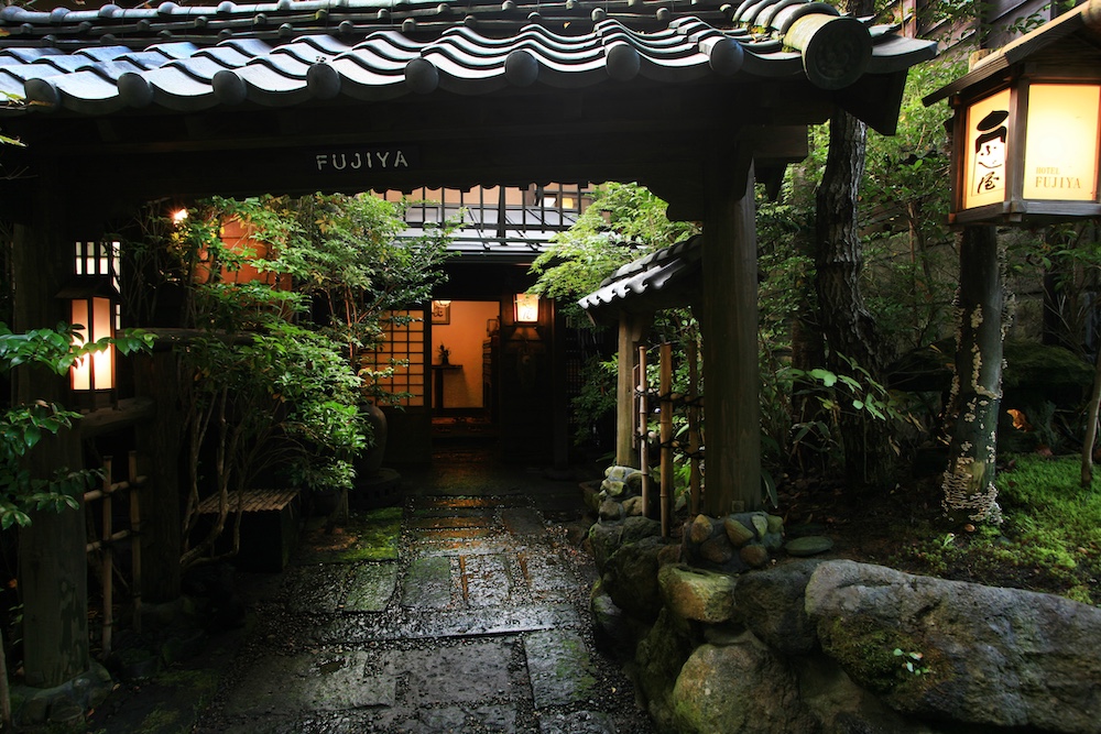 ふじ屋アプローチ