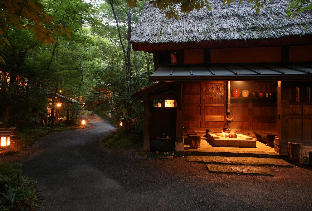 山河暖炉裏小屋