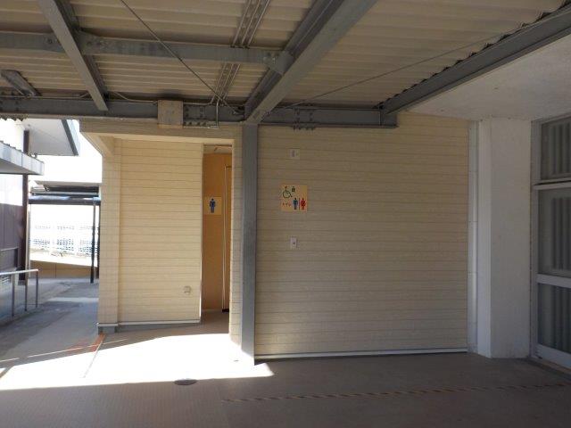 御船高等学校トイレ棟外観