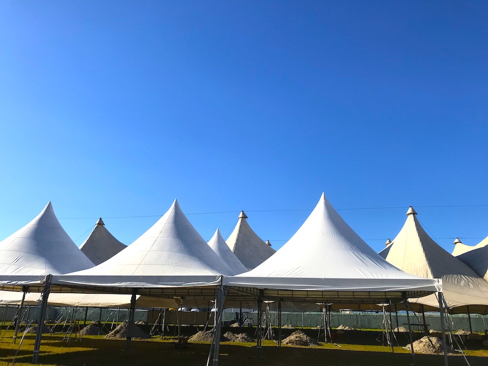 どてらい市 膜構造建築物テント