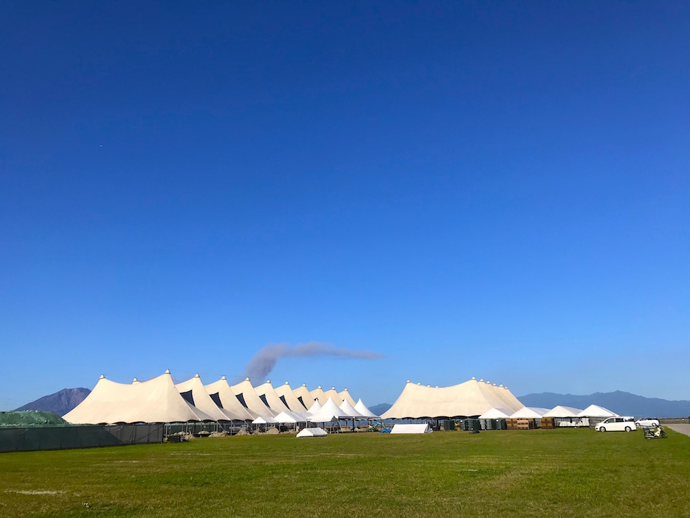 どてらい市 膜構造建築物テント