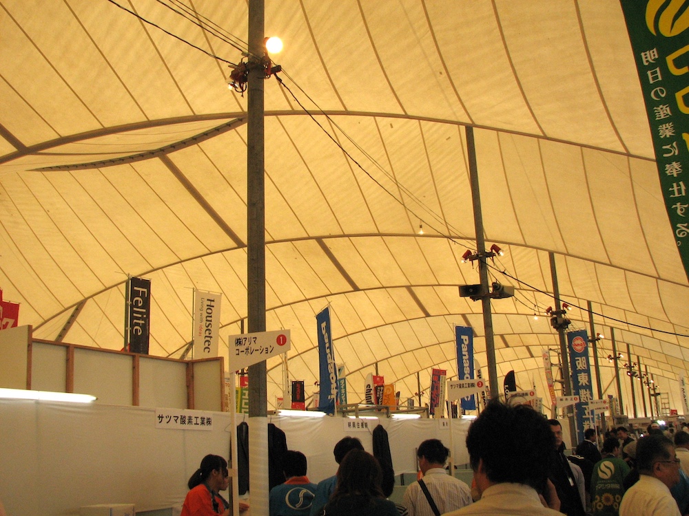 どてらい市 膜構造建築物テント