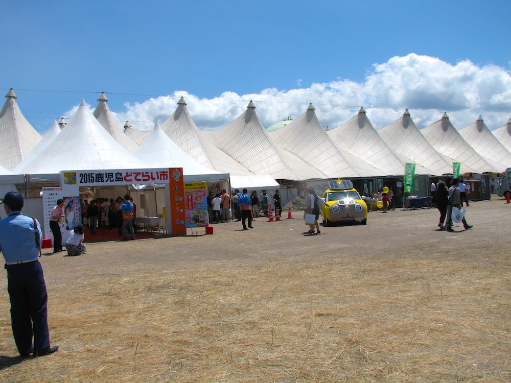 どてらい市 膜構造建築物テント